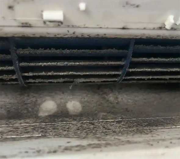 西秀空调吹的风有股烧焦味是怎么回事